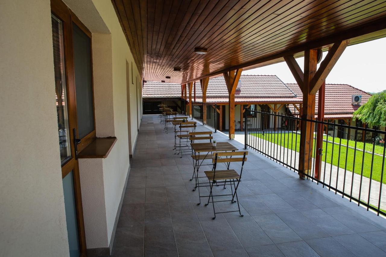 Bed and Breakfast Tulip Garden Panzió Kékcse Exterior foto